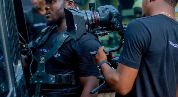 On Set : When The Leeves Broke, le nouveau film de Musing Derick en tournage à Douala